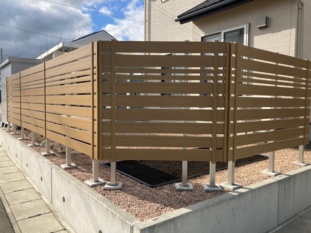 マイティウッドフェンス　ナチュラルな色合いが素敵です
