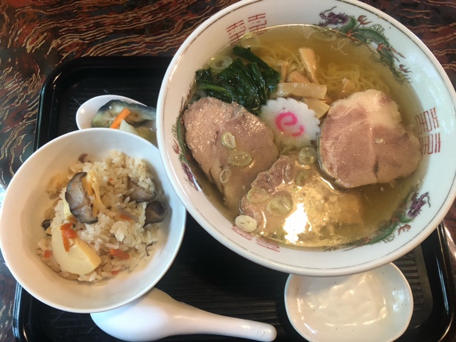 雫石町にある、『お山の畑』というラーメン、スイーツのお店。ラーメン餃子が美味しかったです。
