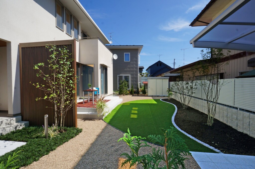 四季の変化を感じる優しいエクステリア