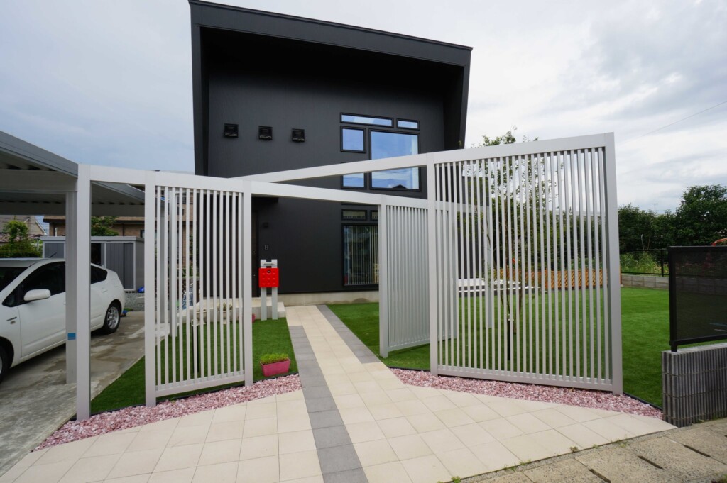 プラスGの迫力あるエクステリア